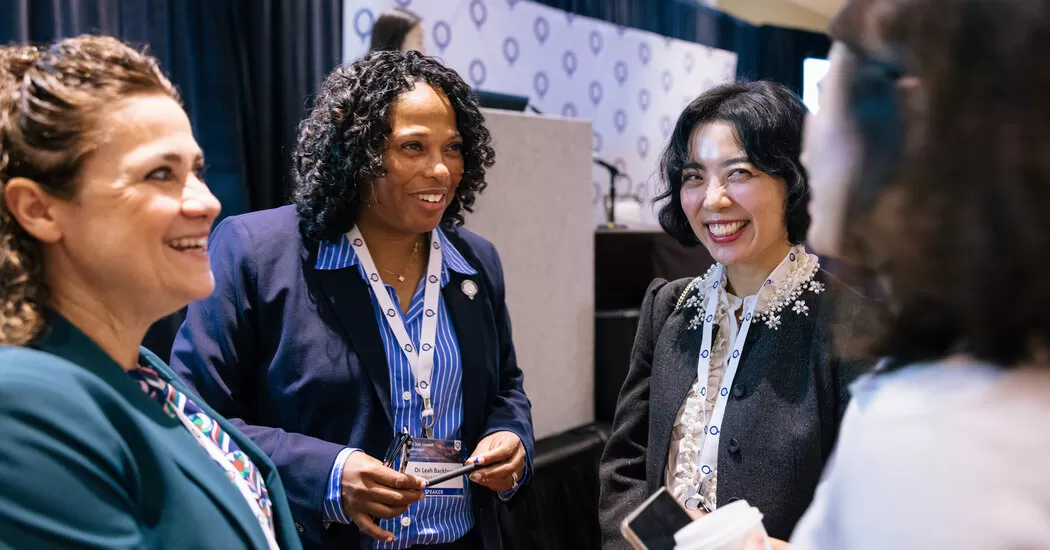 جراحان قلب و قفسه سینه زن، قفل قلعه مردانه را باز می کنند